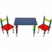 Une table avec deux chaises multicolores pour des enfants en solde